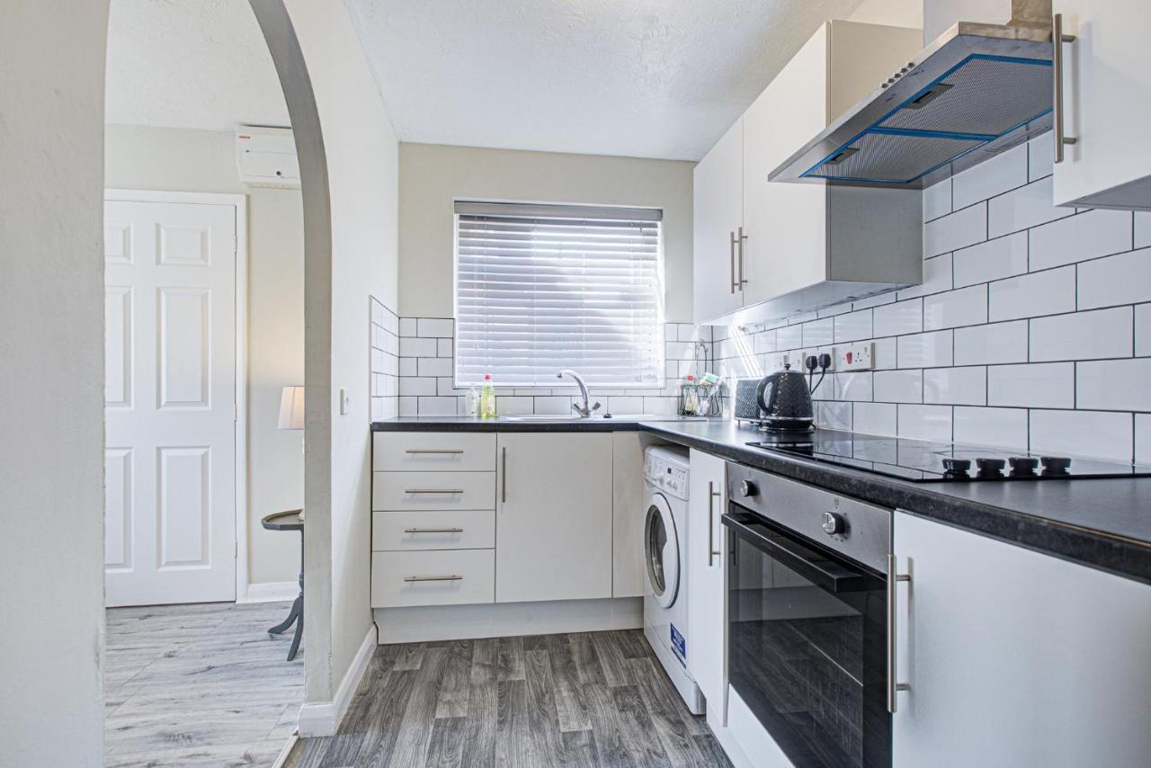 Windsor Burnham Ascot Haven Sleeps 4 Villa Slough Exterior foto