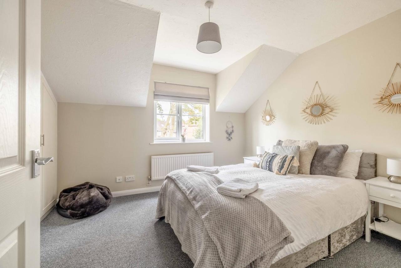 Windsor Burnham Ascot Haven Sleeps 4 Villa Slough Exterior foto